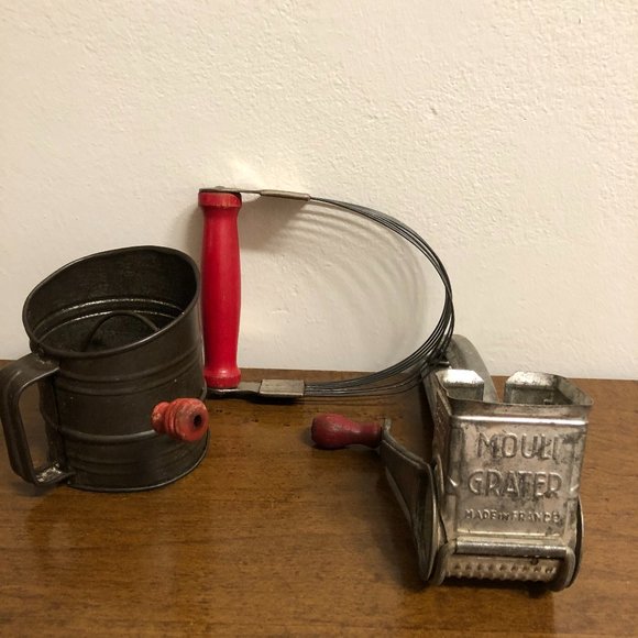 RED HANDLE WIND TINY SIFTER  PASTRY BLENDER MOULI ROTARY HARD CHEESE GRATER - Picture 9 of 14